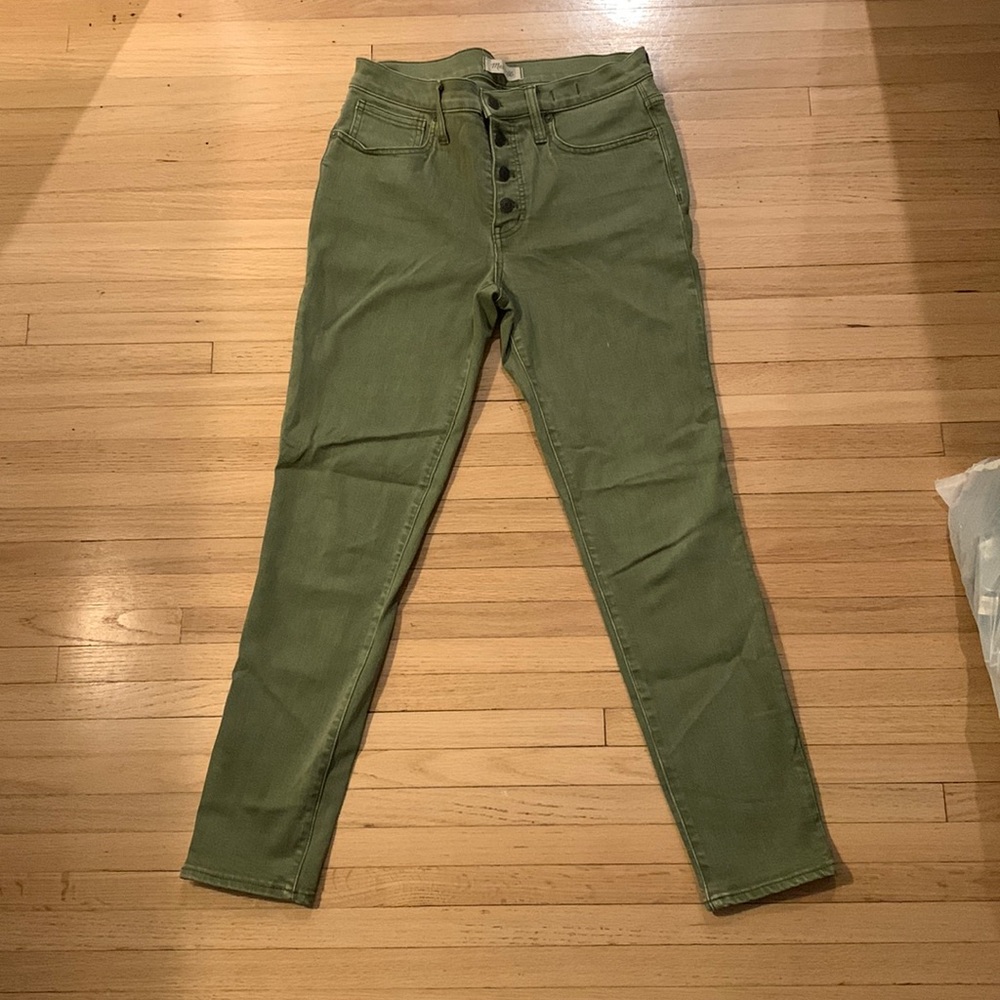 Madewell army green denim boot cut 9” high rise skinny crop. Size 28T.